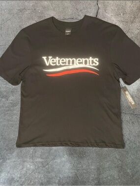 Vetements Campaign Logo
T-Shirt - Size S (Fits Like M)